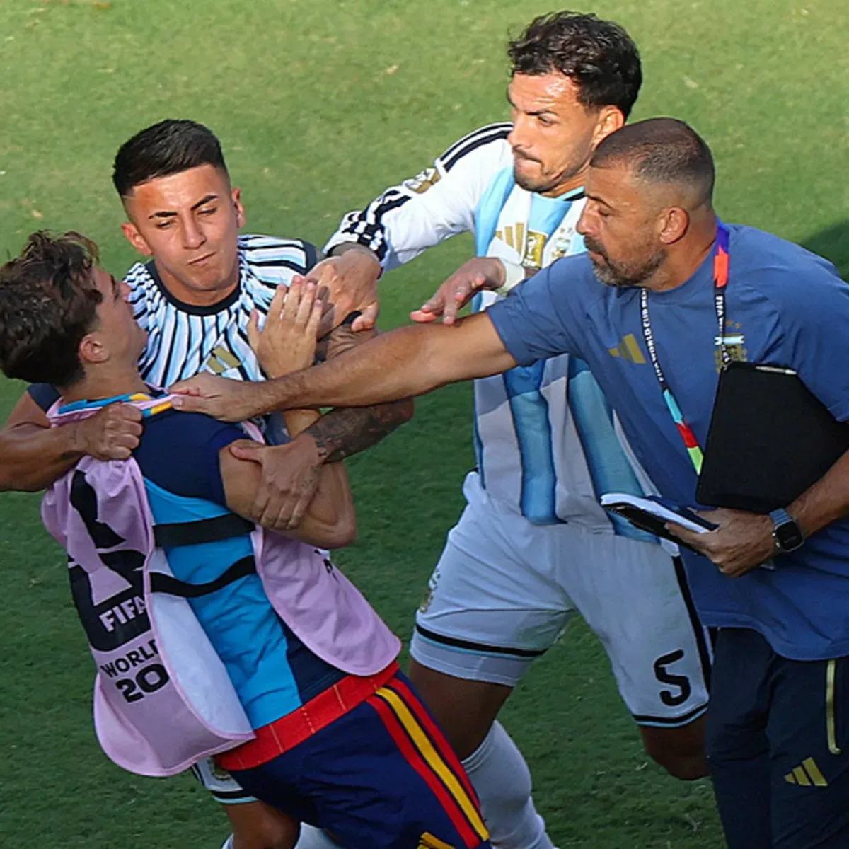 FIFA'dan finaldeki olaylarla ilgili soruşturma!